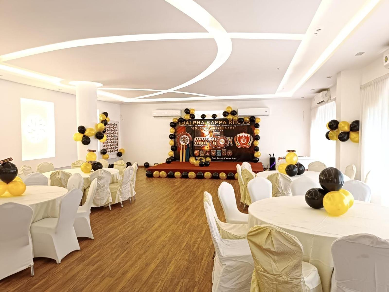 Majestic Hotel Manama Exterior photo