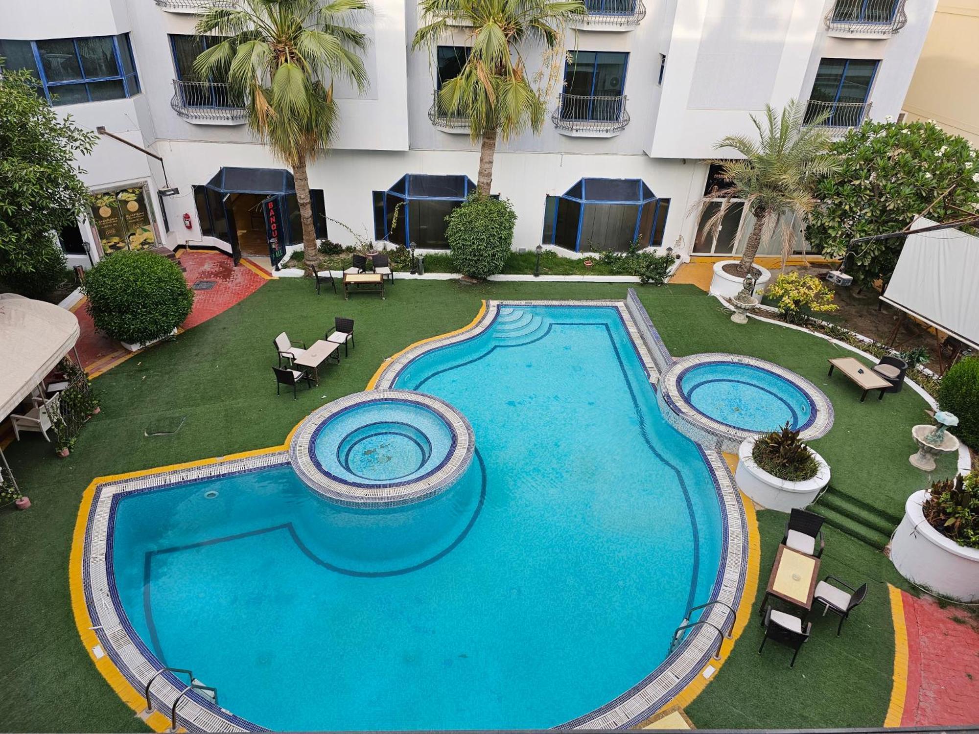 Majestic Hotel Manama Exterior photo
