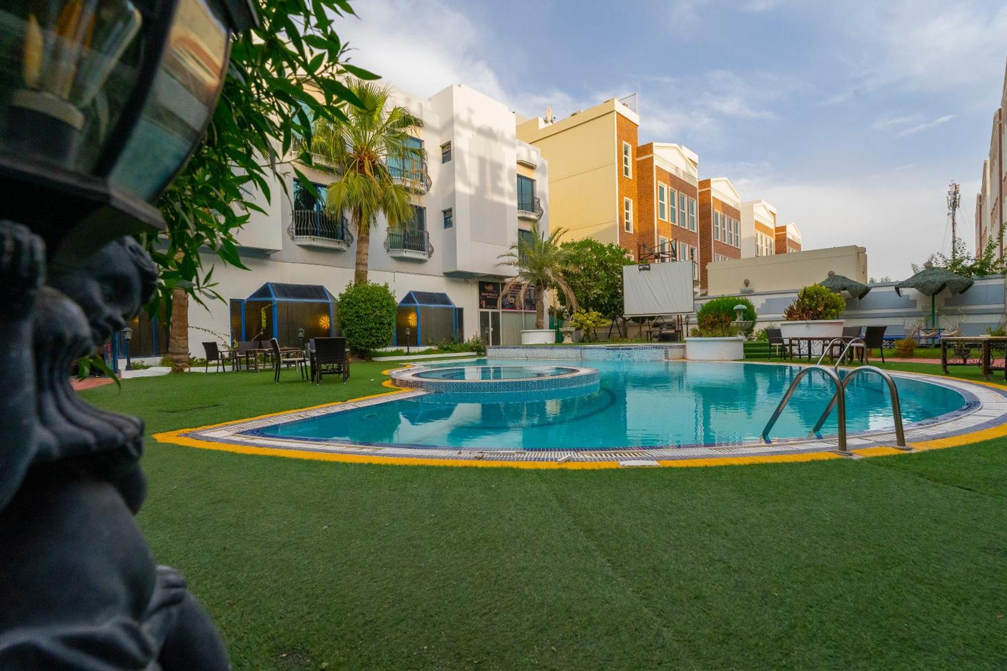 Majestic Hotel Manama Exterior photo