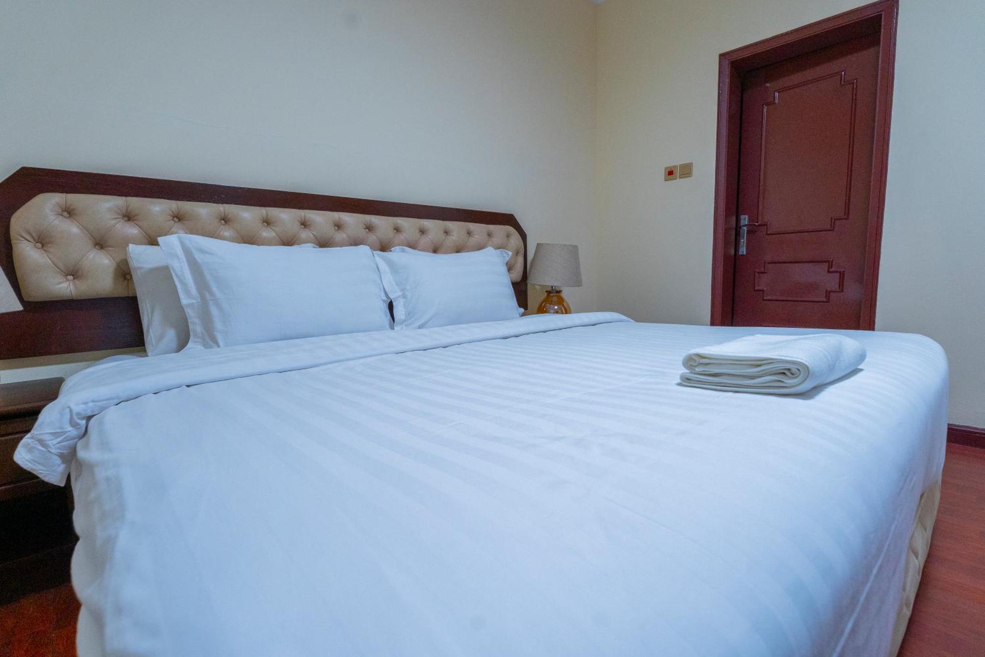 Majestic Hotel Manama Exterior photo