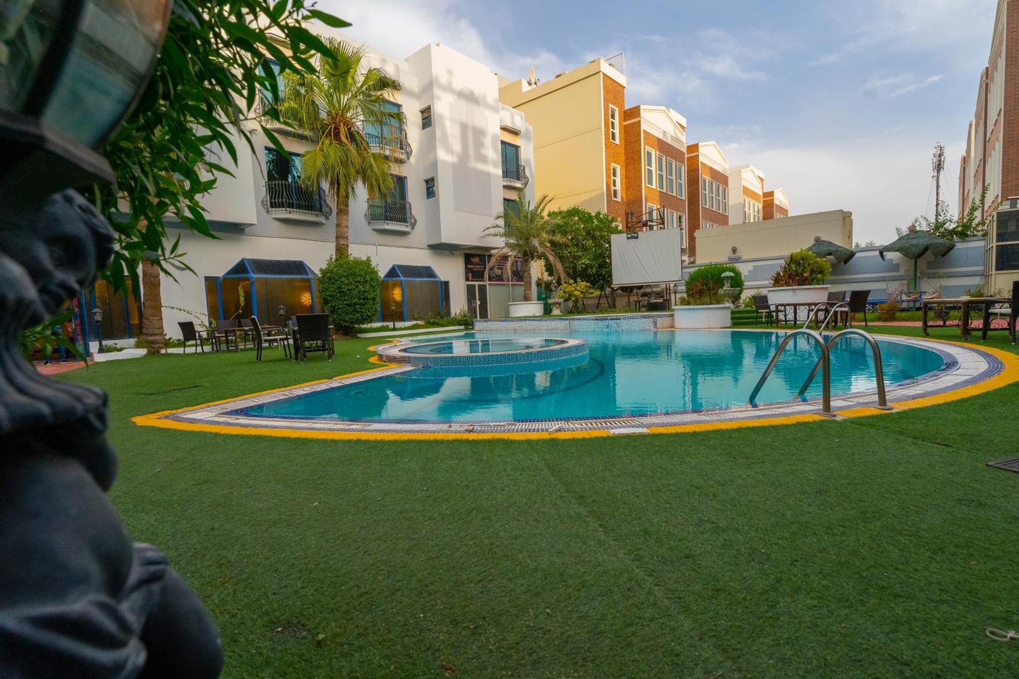 Majestic Hotel Manama Exterior photo