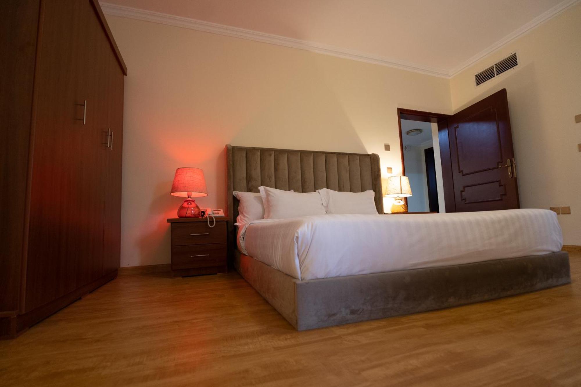 Majestic Hotel Manama Exterior photo