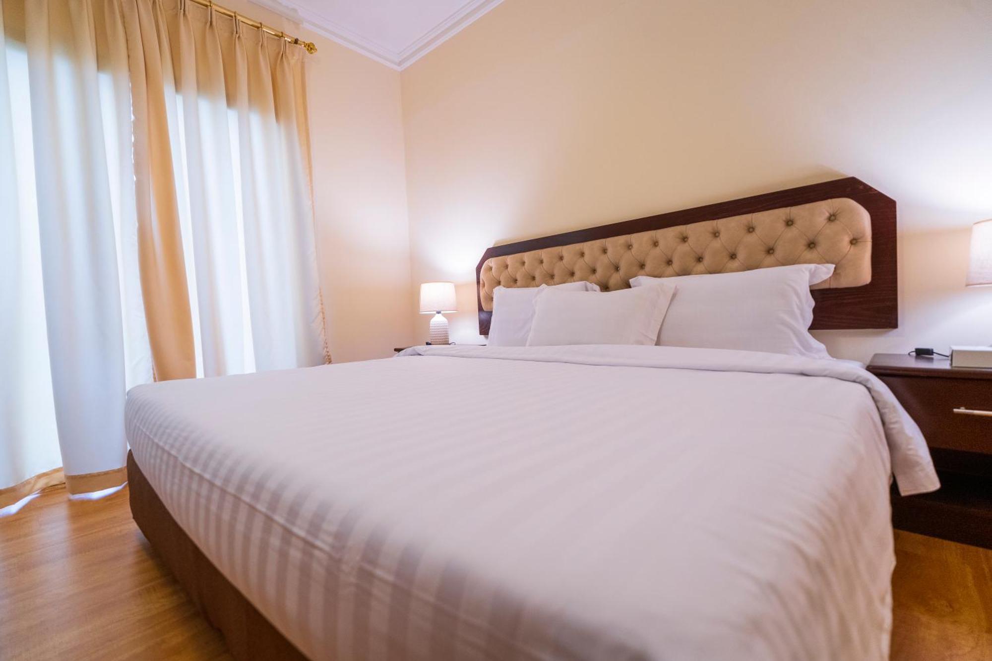 Majestic Hotel Manama Exterior photo