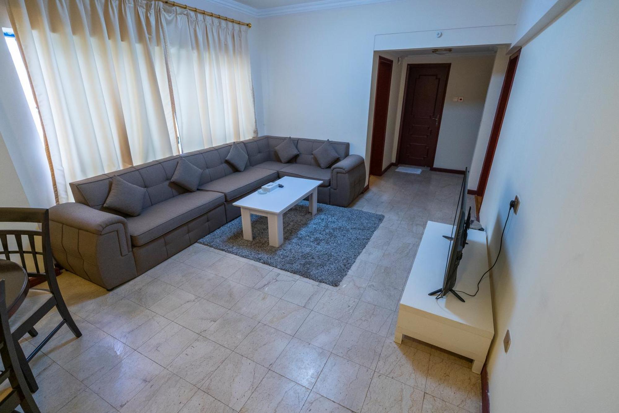 Majestic Hotel Manama Exterior photo