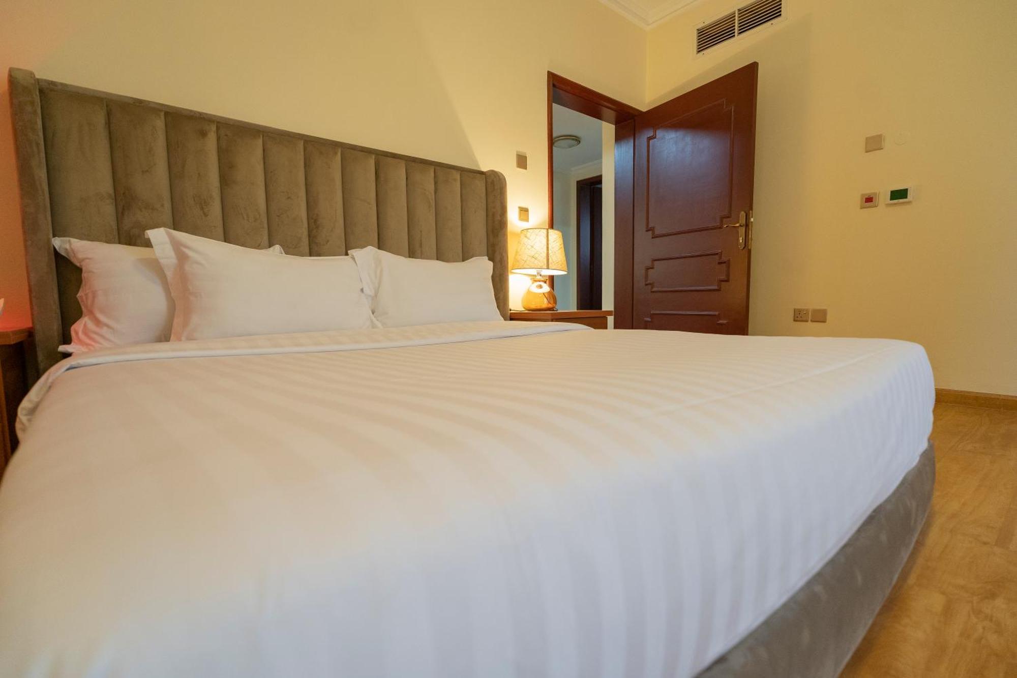 Majestic Hotel Manama Exterior photo